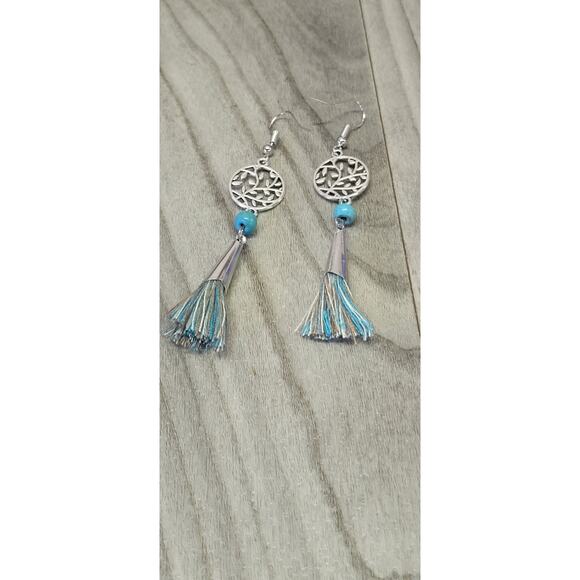 Leafy blue bead with tassel Dangle earrings - Picture 3 of 3